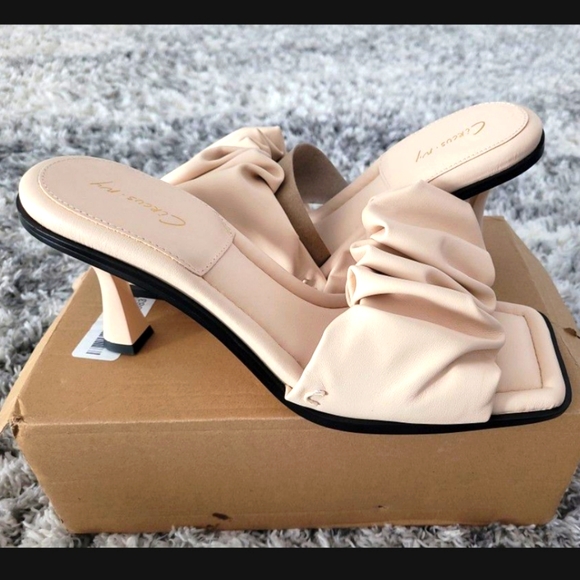 Circus by Sam Edelman slide sandal, summer sand size 11- all Man made materials - Picture 2 of 7